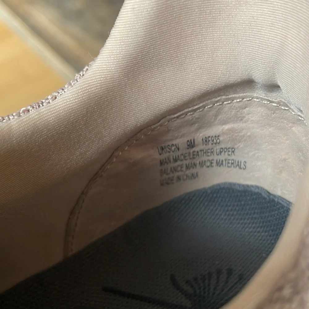 OTBT unison sneaker salmon blush EUC‎ Size 9
